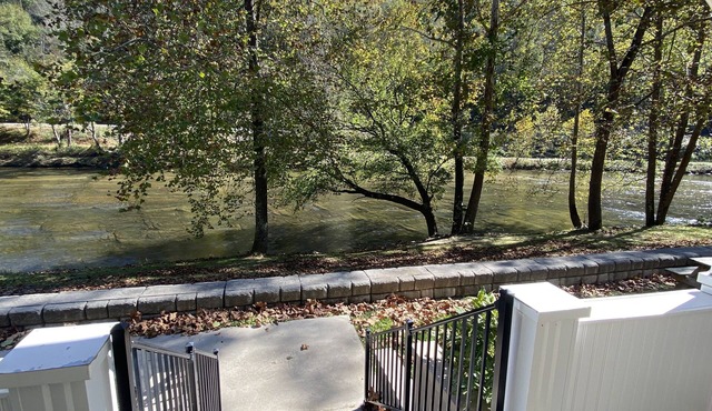 Riverfront, Fire Pit, Swimming, Tubing, Fishing, Easy Access