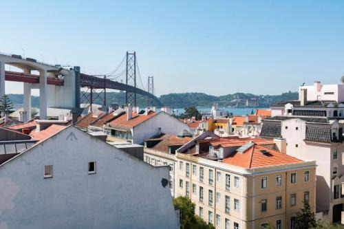 Riverfront studio in Lisbon