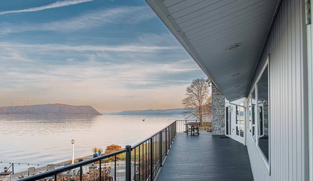 Rivers Edge Unique Kids Playroom + Stunning Water Views + Hot Tub