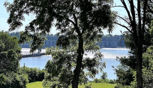 Riverview Orchard 1: Mississippi River & Dam View