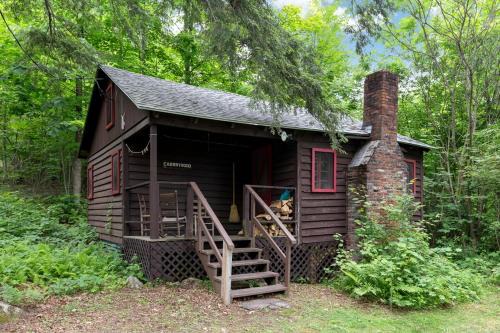 Romantic Couples' Cabin Retreat with Fireplace near White Mountain Forest