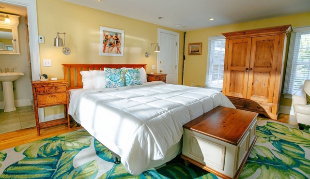 Romantic Room with Fireplace & Private Deck in Downtown Provincetown