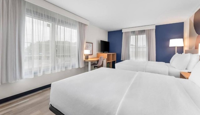 Room Near Burlington Airport – Just 3.1 Miles Away with Continental Breakfast