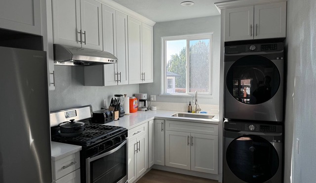 Rose Parade Prime Location 2beds/2baths building in beautiful Pasadena