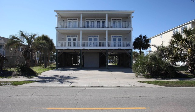 ROYAL REEF 2ND ROW, 7 BR, 7.5 BATH, PRIVATE POOL, ELEVATOR AND MORE!