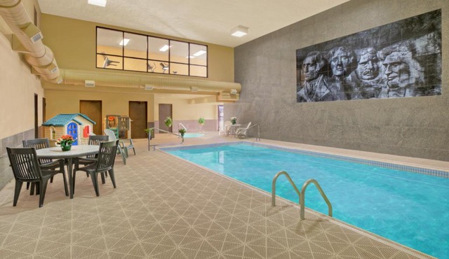 Rushmore Express & Suites