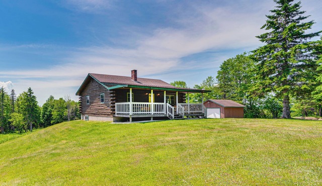 Rustic Cabin in West Danville w/Deck & Fire Pit!