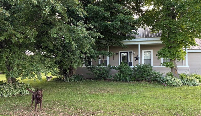Rustic, serene 2-bedroom house in Constableville.