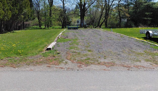 RV Pad only- city water/sewer & 30/50amp hook-ups, 2 minute walk to ocean!