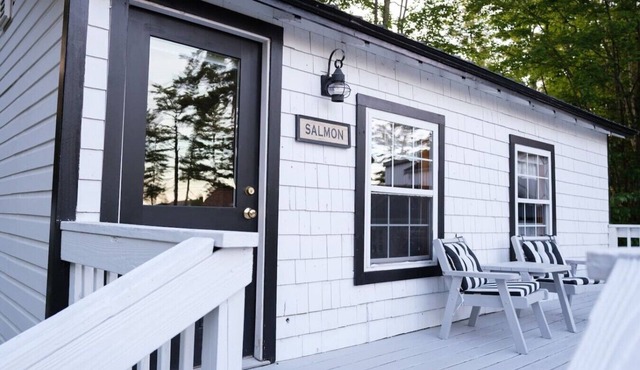 Salmon Cottage on the Stunning West Shore of Sebago Lake