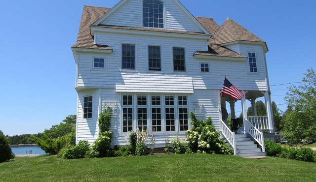 SALT WATER MAINE COTTAGE WITH DOCK - MINUTES TO BOTANICAL GARDENS