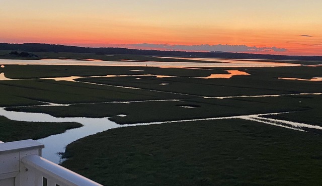 Salty Sunsets - Condotel Efficiency for your beach getaway