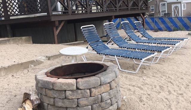 Sandy Beach Oasis on Lake Ivanhoe
