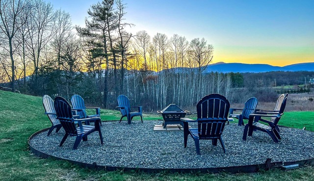 Saugerties Retreat 1 min walking from HITS, 7 BRs