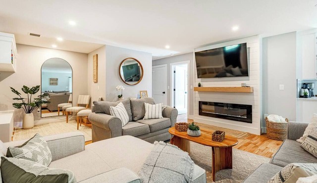 Saugerties View: King Beds, Soaking Tub, Firepit
