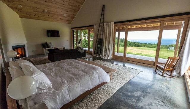 Scandinavian Inspired Chalet, Luxury, privacy, seclusion, mountain views