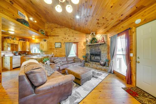 Scenic Oklahoma Studio Cabin on 80 Acres w/Views!