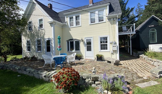 *Sea Snug* - Well Decorated, In-town Cape