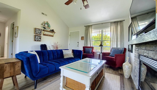 Seabiscuit 5- Relax And Kick Back with private Hot Tub and communal Pool
