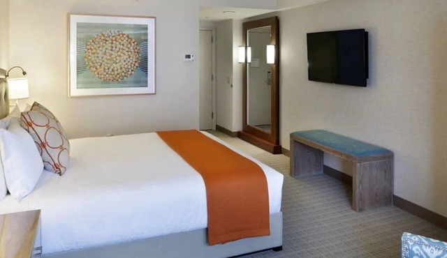 Seaport Boston | Deluxe King | Steps to Museums, Shops, Breweries