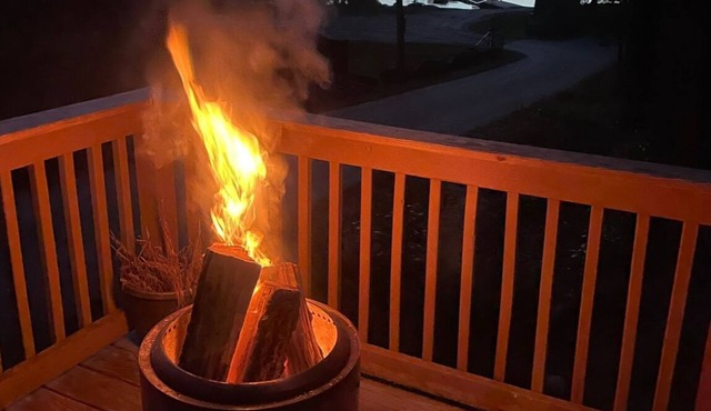 Sebago Lake Retreat - Sunset Views, Fire Pit, Family Fun