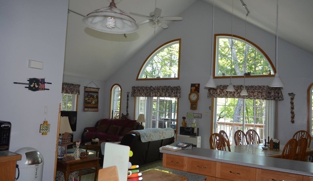 Sebago Waterfront Naples Maine-Dog Friendly-Sleeps 10
