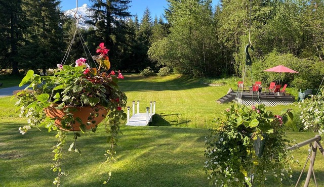 Secluded and beautiful Mendenhall Valley retreat just 2.8 miles from the glacier