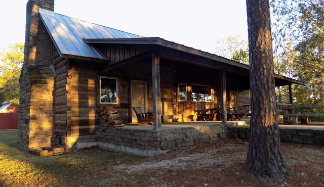 Secluded Cave Creek Cabin where you can Restore Your Soul, sleeps 15