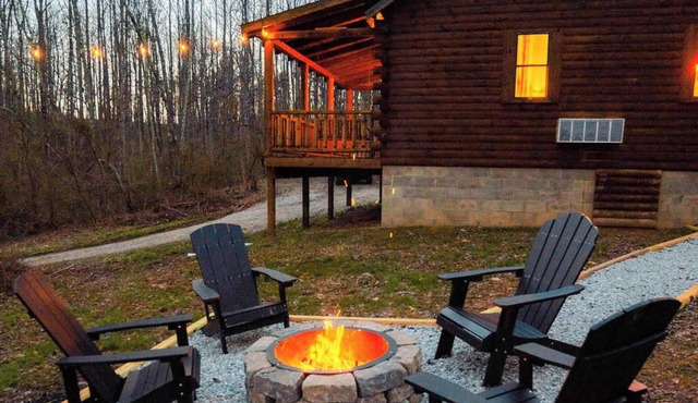 Secluded Cozy Log Cabin Villa