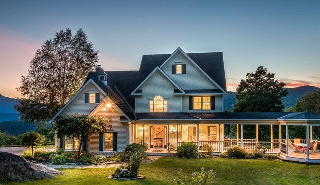 Secluded Family/Group Retreat with Mountain Views & private Pool or Hot Tub