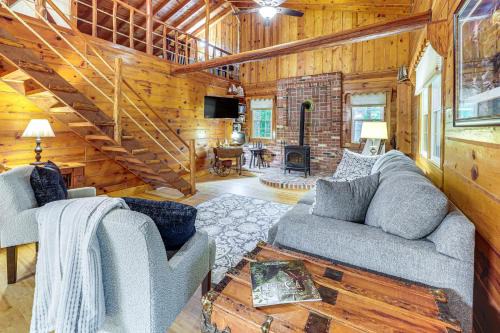 Secluded Lodge Stay: Day Trip to Audra State Park!