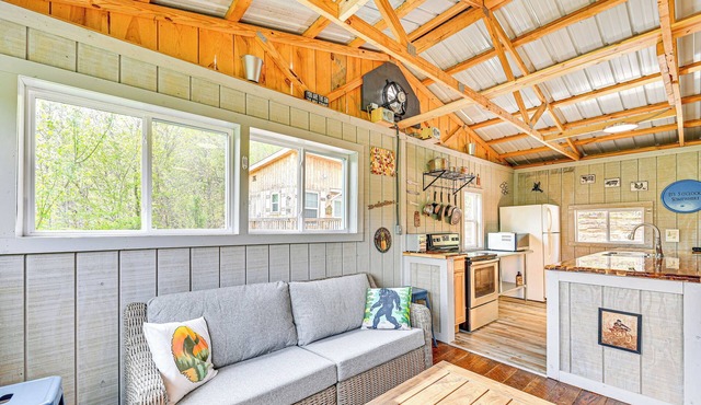 Secluded on 10 Acres: Livingston Getaway w/Sauna!