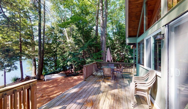 Secluded waterfront cabin with private dock, kayak, canoe, gas grill & deck