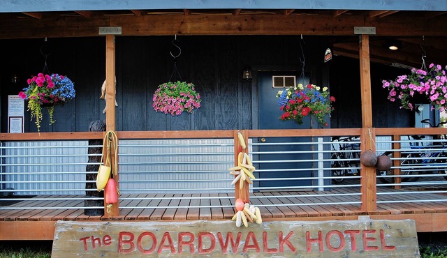 Seldovia Boardwalk Hotel - Waterfront Rooms Available