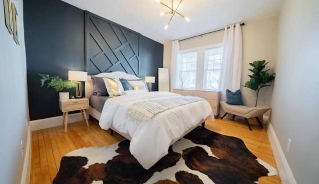 Sensory Serenity: Parking, Netflix,Fast Wi-Fi in a Luxe Fragrance-Free Flat