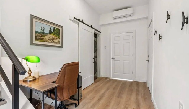 Serene 2-bedroom apartment with AC in charming Yarmouth