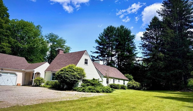 Serene and Refined Berkshires Retreat, Close to Kripalu, Gardens & 3 Ski Resorts