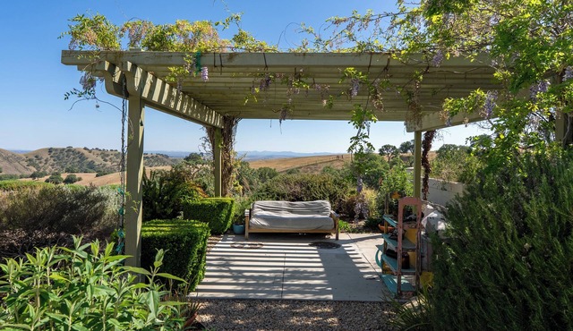 Serene Escape with Incredible Views