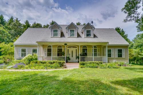 Serene & Sleek Family Retreat w/Office in Shirley