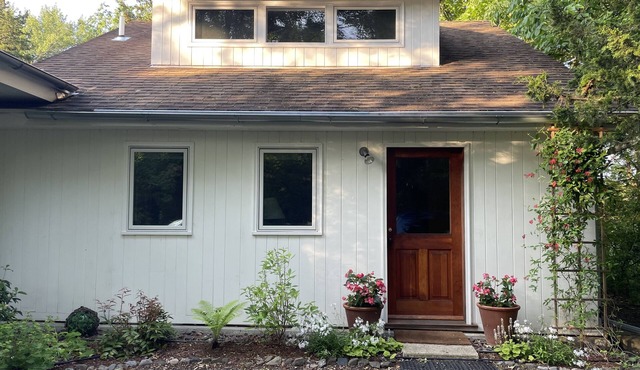 Serene, stylish cottage - close to Hudson - New Listing