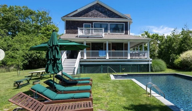 Shabby Chic Beach House get Away, a Stone's Throw From the Hamptons's!