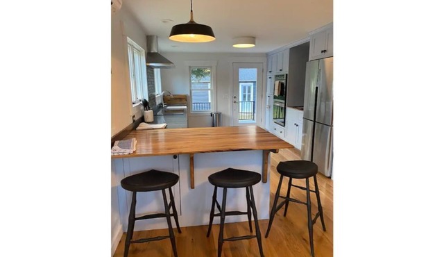 Shelburne Falls #1 Rated STR. Blue on South. Style design with comfort.