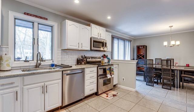 Shirley Vacation Rental w/Hot Tub, 7 Mi to Beach!
