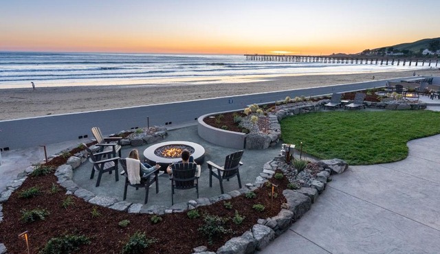 Shoreline Inn.on the beach