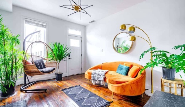Short North/Downtown | Steps to High St | Walk to Convention Ctr | Free Parking