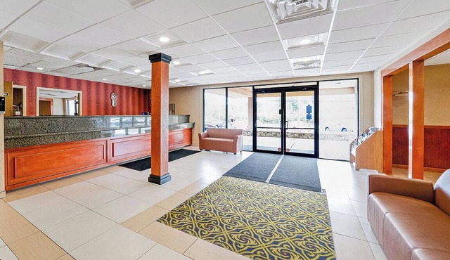 Short Walk to Gillette Stadium, 4 Spacious Units with FREE Parking, FREE Bfast!