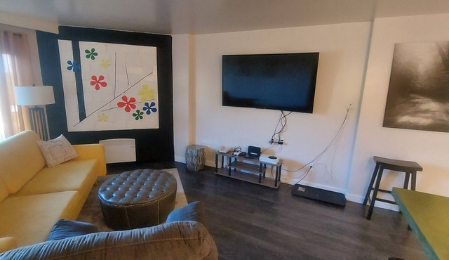 Silver Creek 2 BR Condo, A/C, Indoor/Outdoor Pool & Hot Tub