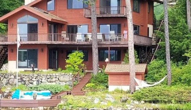 Silver Lake, Waterfront Property sleeps 12