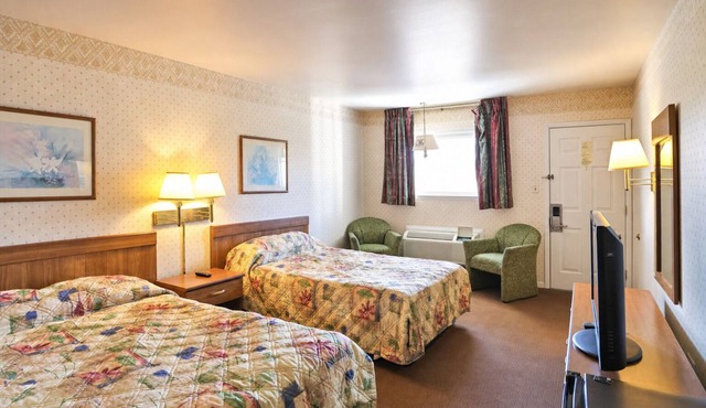 Simple Comfort Near I-64 | Microwave & Free Parking, Minutes to Lewisburg Dining