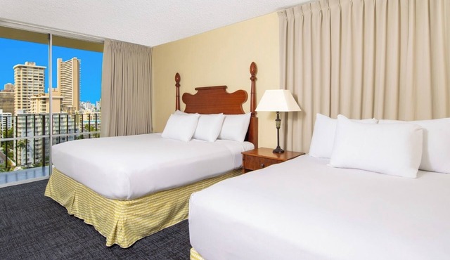 Simple Stay at a Great Price! Sky View Unit with Kitchen, Outdoor Pool